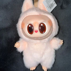 Jucarie Labubu Monstruleț Alb Pufos Breloc