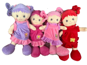 Papusa din Material Textil care Canta "Are Mama o Fetita"