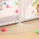 Tarc de Joacă 120×120 cm cu Covor si 50 Bile pentru Bebeluși