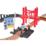 Circuit din Lemn cu Trenulet Pod si Statie de Politie Caratoys