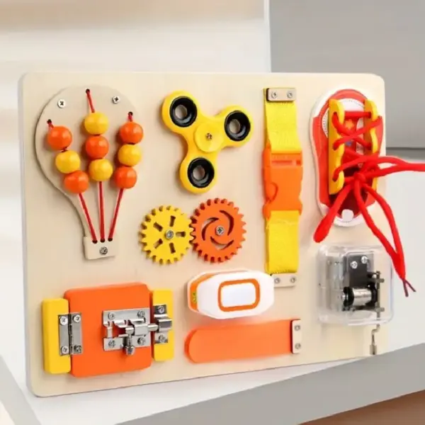 Placa din Lemn cu Activitati Busy Board 3 ani+ Caratoys Placa din Lemn cu Activitati Busy Board 3 ani+ Caratoys