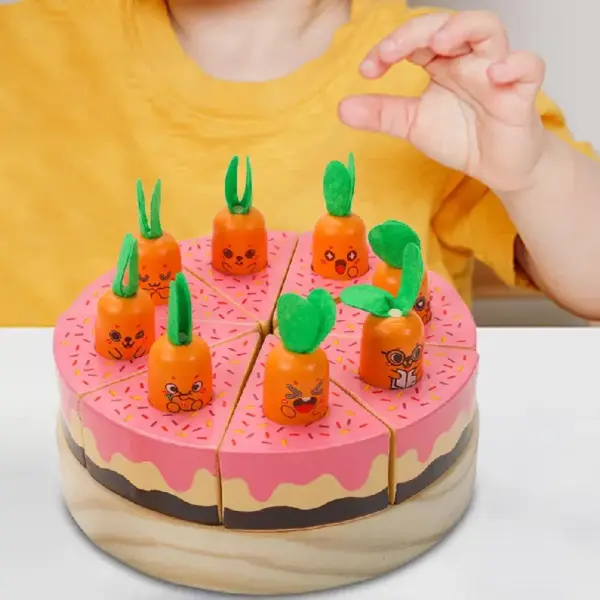 Tort din Lemn Montessori cu Felii, Morcovi si Iepuras 3 ani+