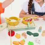 Set de Gatit din Lemn pentru Copii cu Alimente de Taiat