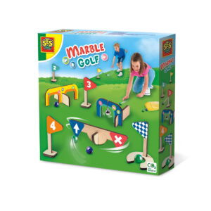 Golf cu bile si teren de minigolf din lemn