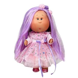 Papusa Nines D'Onil, Mia, cu parul mov, cu sclipici, cu articulatii, cu miros de vanilie, 30 cm